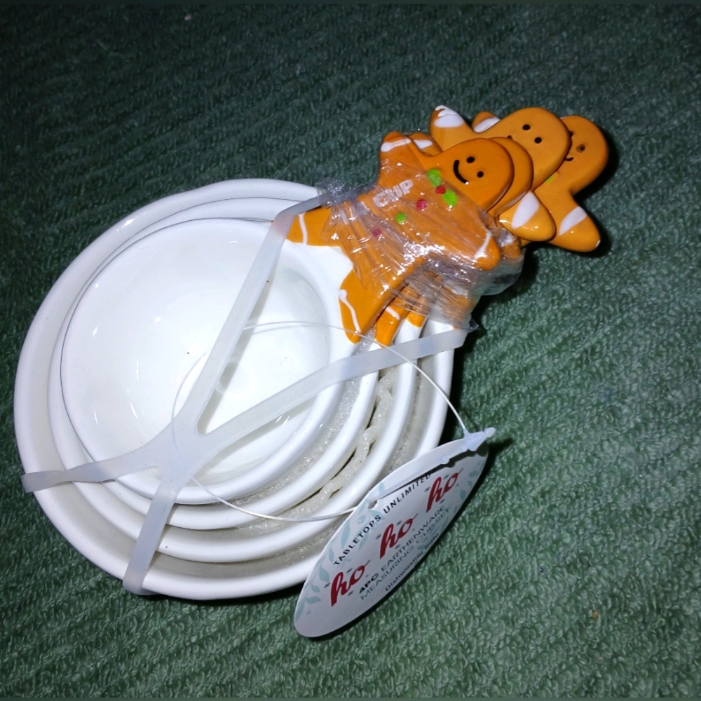 Gingerbread man measuring cups